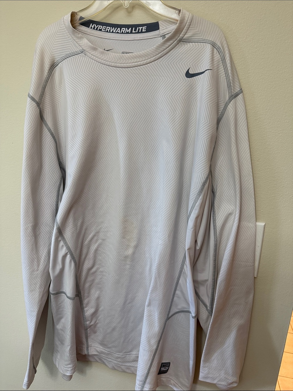 Nike Hyperwarm Lite Men's Long-Sleeve Shirt - Light Gray